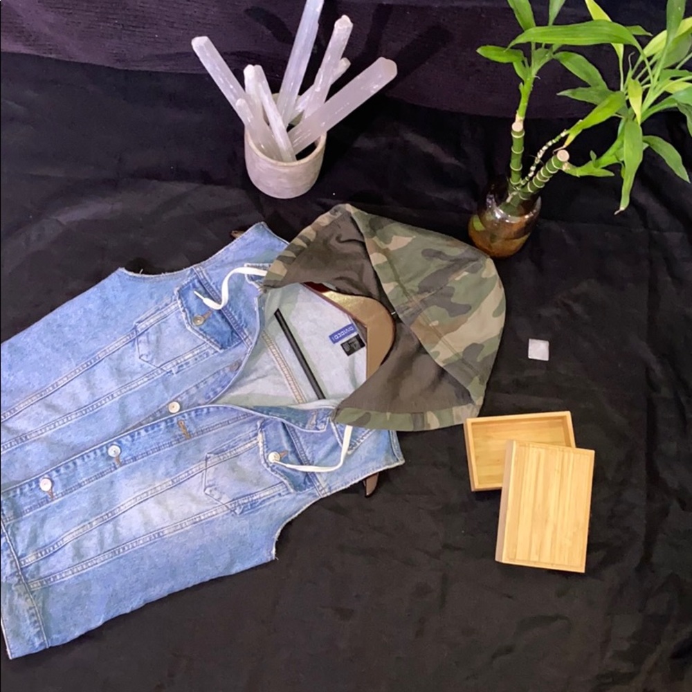 •H&M | DIVIDED• (Denim Jacket)